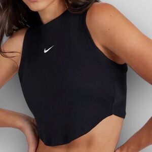 Nike Black Sleeveless Cropped Tank Top